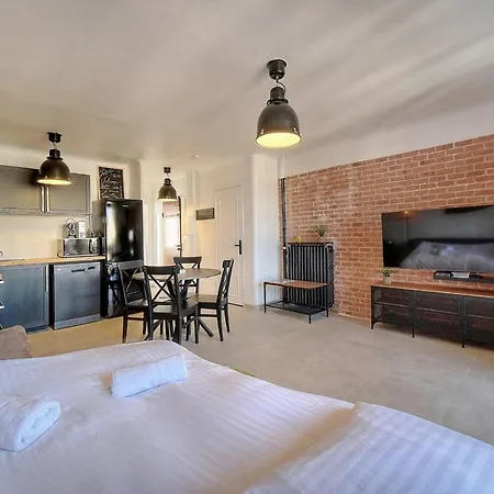 Διαμέρισμα Upstays - Renovated - Loggia - Ac - Parking *
