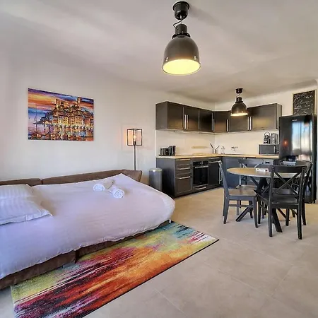 Appartamento Immogroom - Renovated - Loggia - Clear View - Parking Common - Ac - Wifi *